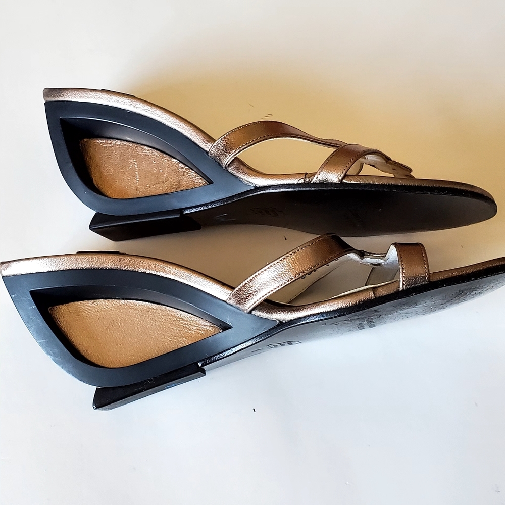 Charles Jourdan Paris Gold Coloured Leather Slide Sandals size 6 - Picture 3 of 7